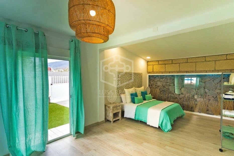 3 slaapkamer Huis te koop in Adeje - € 1.190.000 (Ref: 9267770)