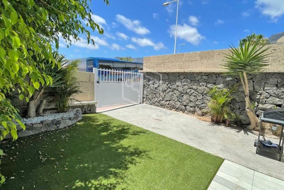 3 slaapkamer Huis te koop in Adeje - € 1.190.000 (Ref: 9267770)