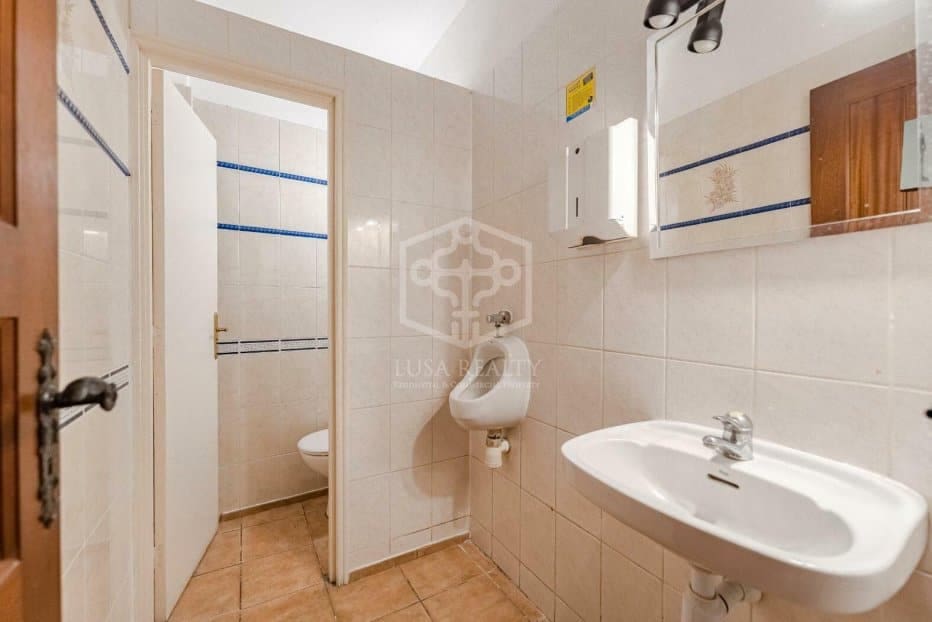 Kaupallinen myytävänä paikassa Guia de Isora - 1 200 000 € (Ref: 9307103)