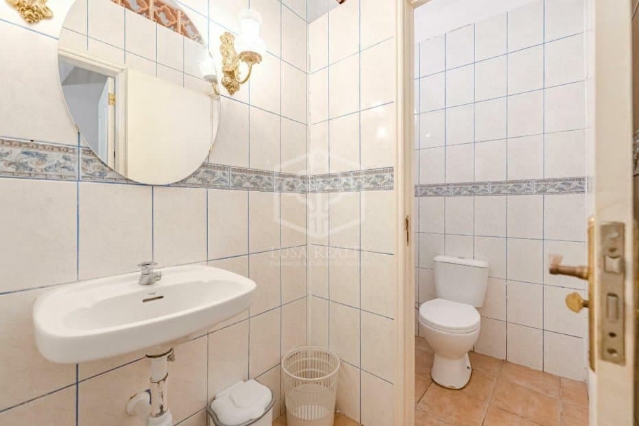 Kaupallinen myytävänä paikassa Guia de Isora - 1 200 000 € (Ref: 9307103)