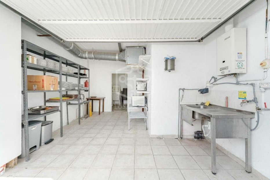 Kaupallinen myytävänä paikassa Guia de Isora - 1 200 000 € (Ref: 9307103)