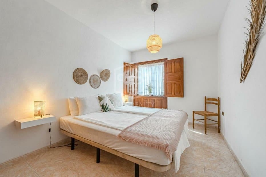 Kaupallinen myytävänä paikassa Guia de Isora - 1 200 000 € (Ref: 9307103)