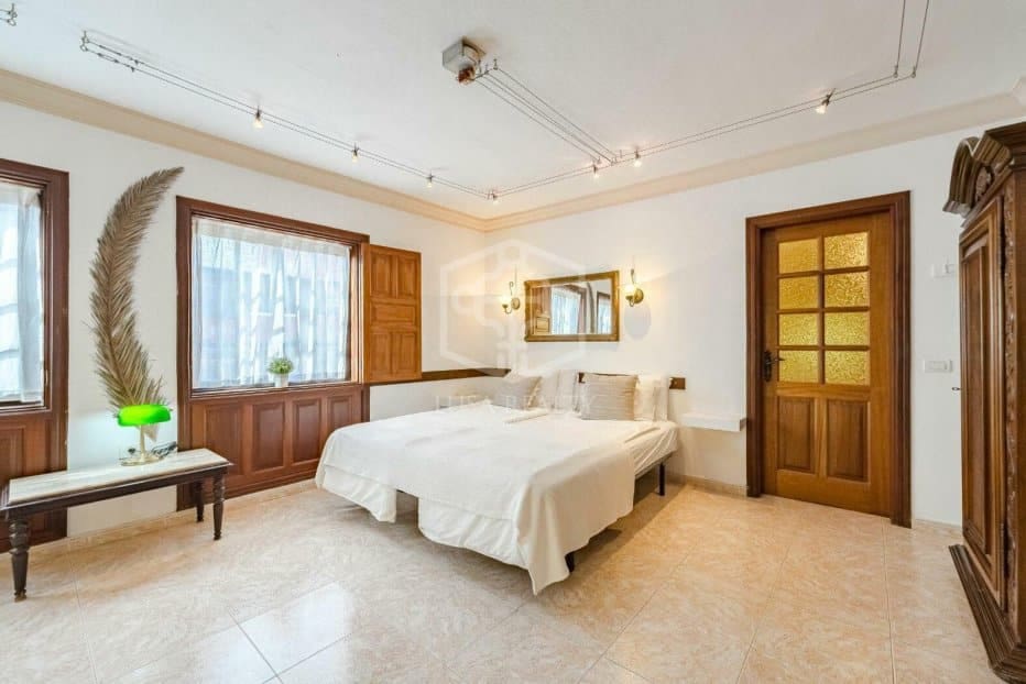 Kaupallinen myytävänä paikassa Guia de Isora - 1 200 000 € (Ref: 9307103)