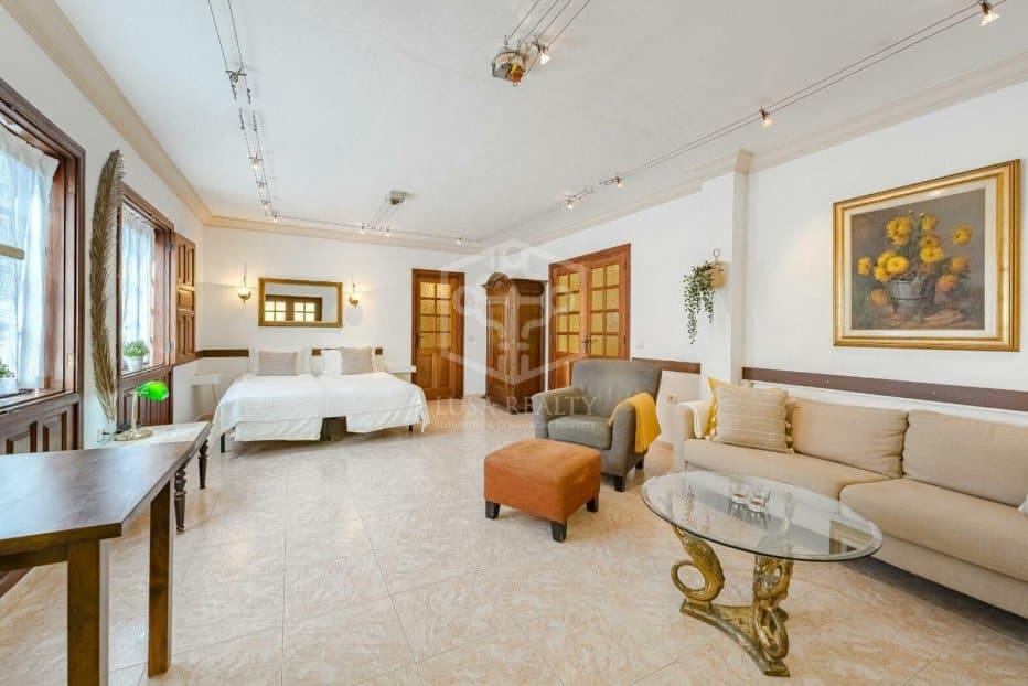 Kaupallinen myytävänä paikassa Guia de Isora - 1 200 000 € (Ref: 9307103)