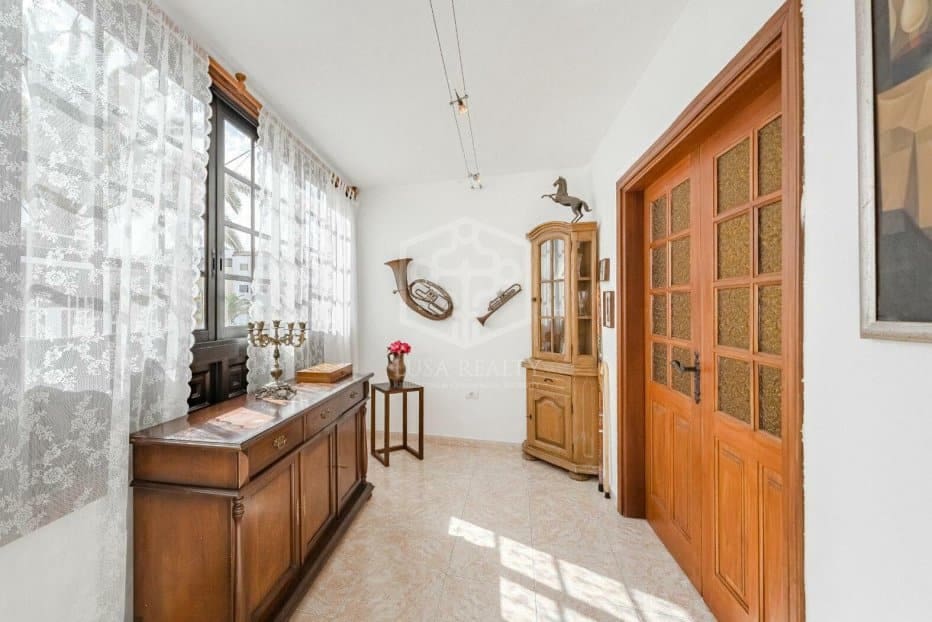 Kaupallinen myytävänä paikassa Guia de Isora - 1 200 000 € (Ref: 9307103)