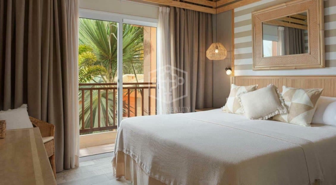 4 soverom Villa til salgs i Arona - € 1 800 000 (Ref: 9394392)