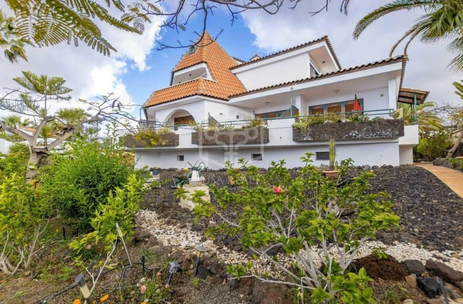 27 sovrum Kommersiell till salu i Arona - 3 500 000 € (Ref: 9450842)