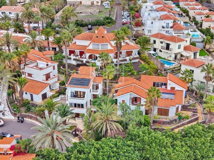 27 sovrum Kommersiell till salu i Arona - 3 500 000 € (Ref: 9450842)