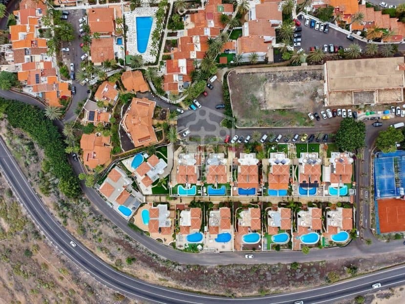 27 sovrum Kommersiell till salu i Arona - 3 500 000 € (Ref: 9450842)