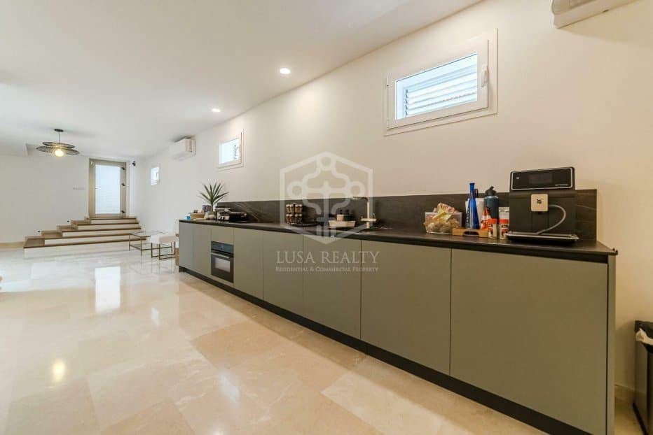 5 bedroom Villa for sale in Adeje - € 2,300,000 (Ref: 9500333)