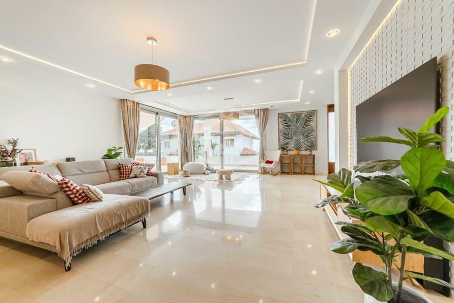 5 bedroom Villa for sale in Adeje - € 2,300,000 (Ref: 9500333)