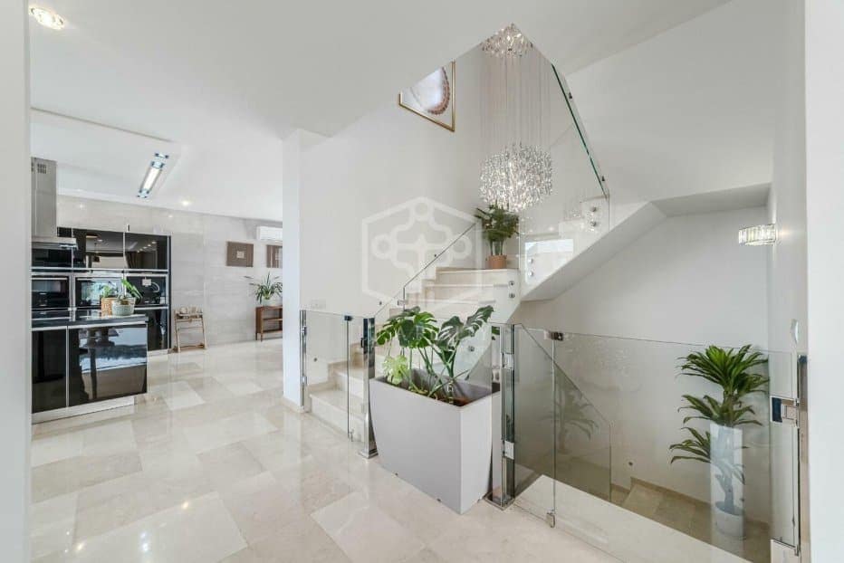 5 bedroom Villa for sale in Adeje - € 2,300,000 (Ref: 9500333)