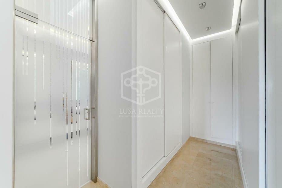 5 bedroom Villa for sale in Adeje - € 2,300,000 (Ref: 9500333)