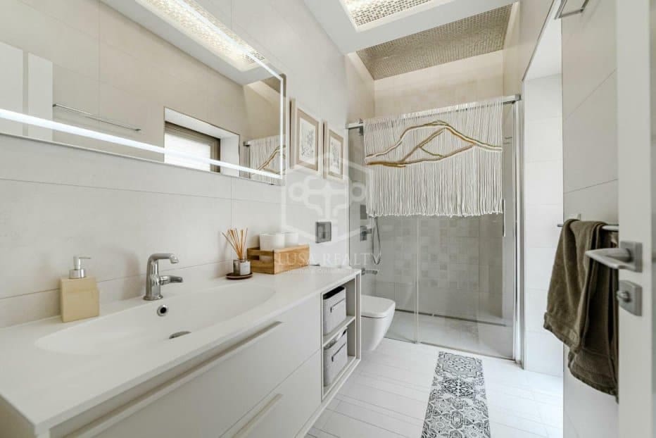 5 bedroom Villa for sale in Adeje - € 2,300,000 (Ref: 9500333)