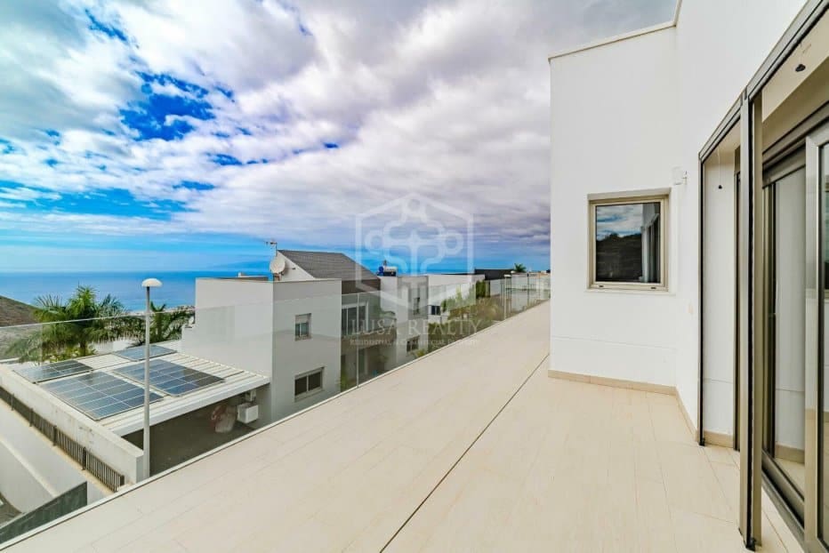 5 bedroom Villa for sale in Adeje - € 2,300,000 (Ref: 9500333)