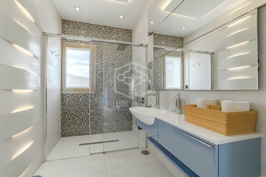 5 bedroom Villa for sale in Adeje - € 2,300,000 (Ref: 9500333)