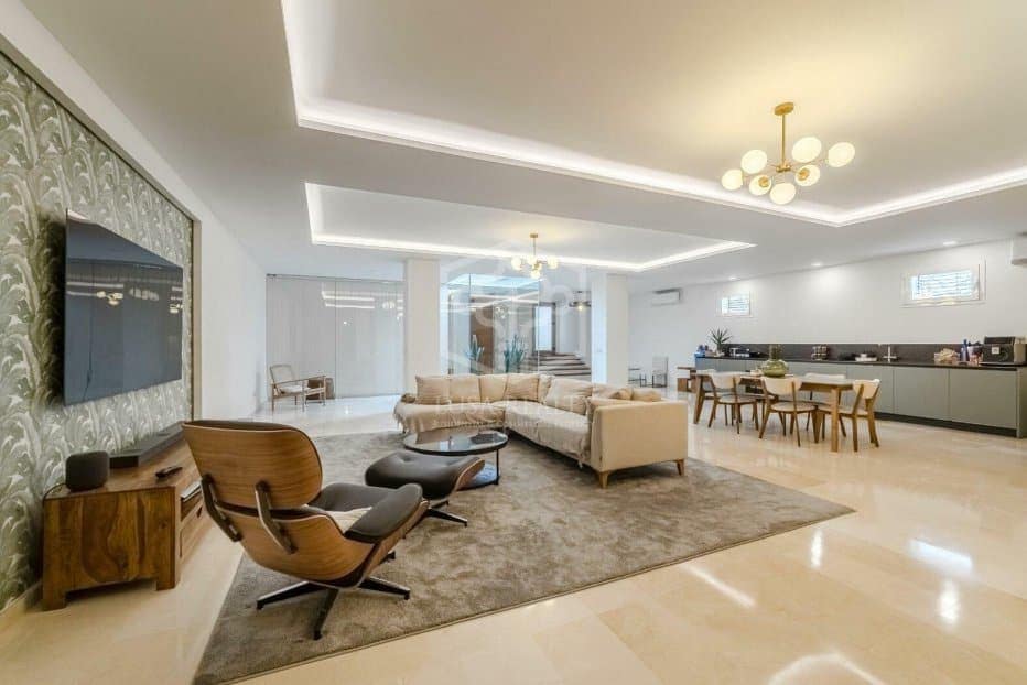 5 bedroom Villa for sale in Adeje - € 2,300,000 (Ref: 9500333)