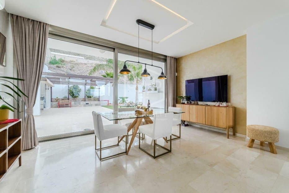 5 bedroom Villa for sale in Adeje - € 2,300,000 (Ref: 9500333)