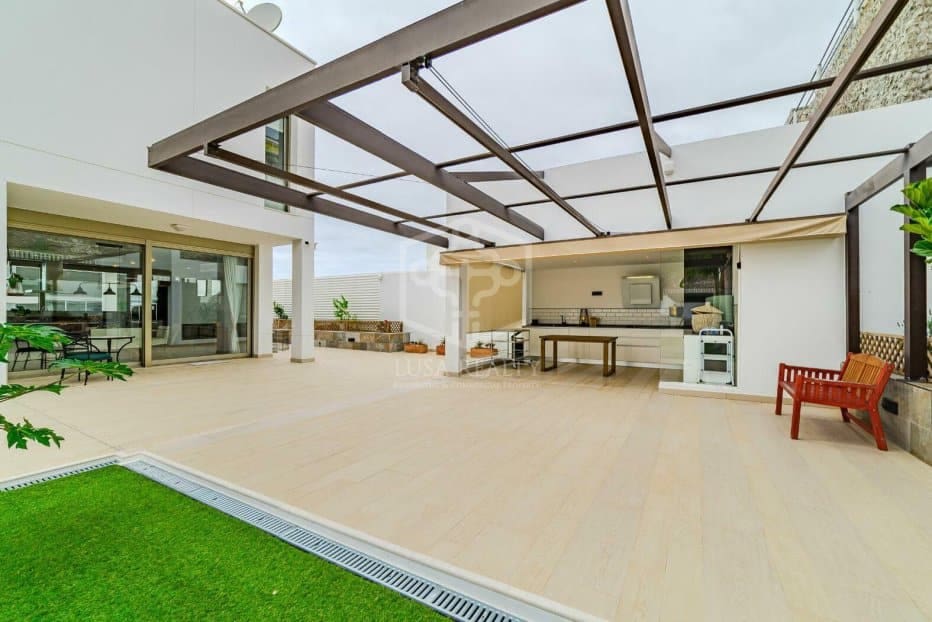 5 bedroom Villa for sale in Adeje - € 2,300,000 (Ref: 9500333)