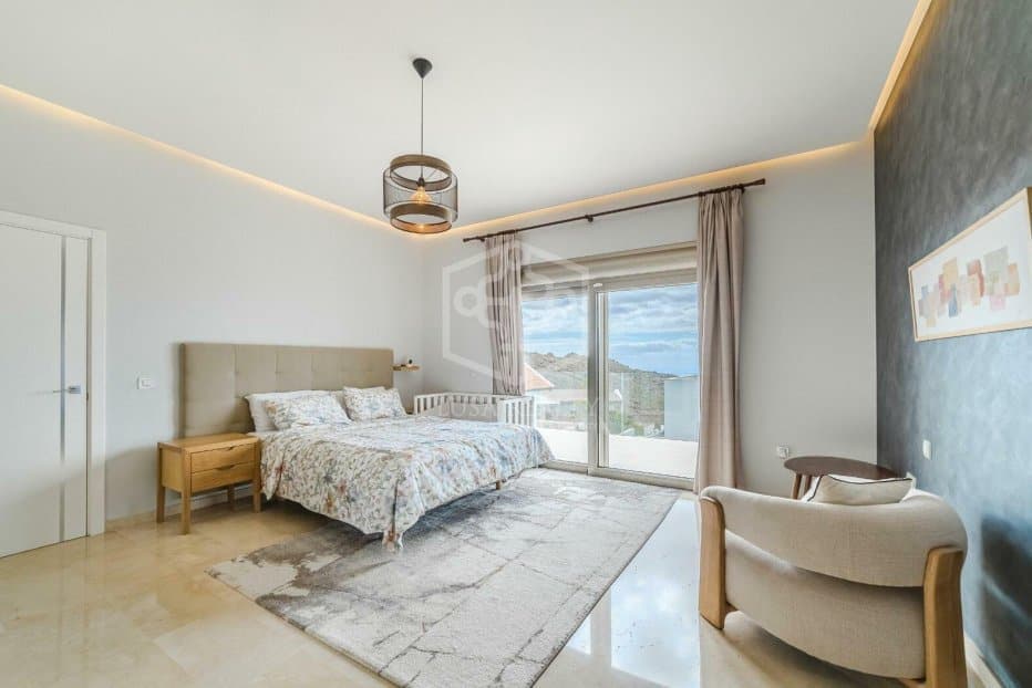 5 bedroom Villa for sale in Adeje - € 2,300,000 (Ref: 9500333)