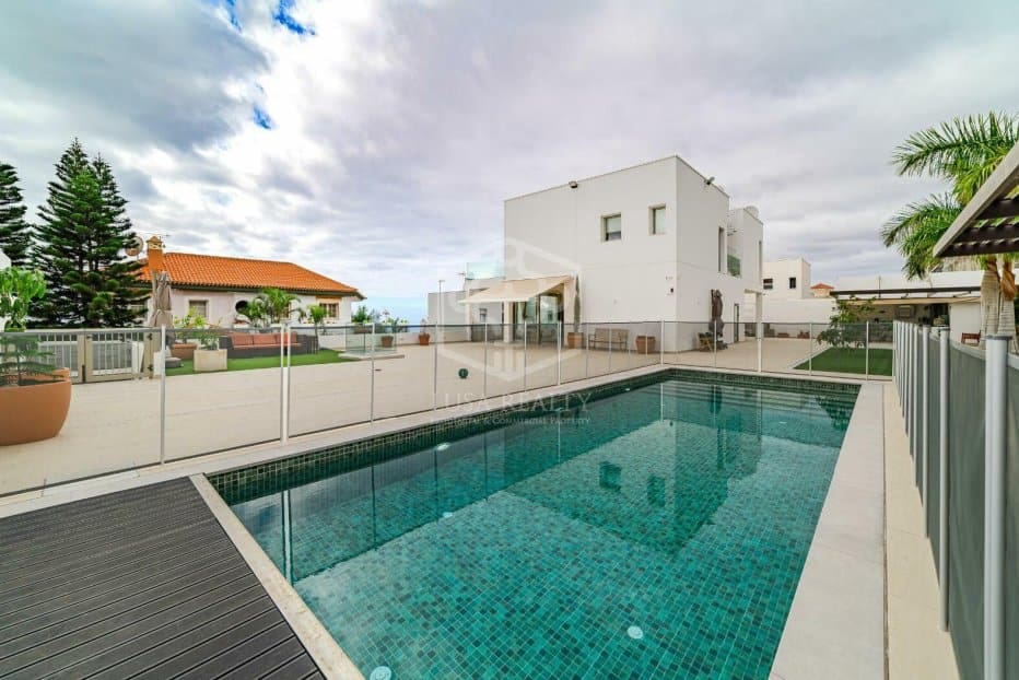 5 bedroom Villa for sale in Adeje - € 2,300,000 (Ref: 9500333)