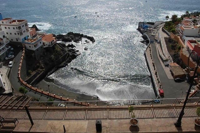 12 bedroom Commercial for sale in Puerto Santiago, Santiago del Teide - € 1,195,000 (Ref: 9500335)