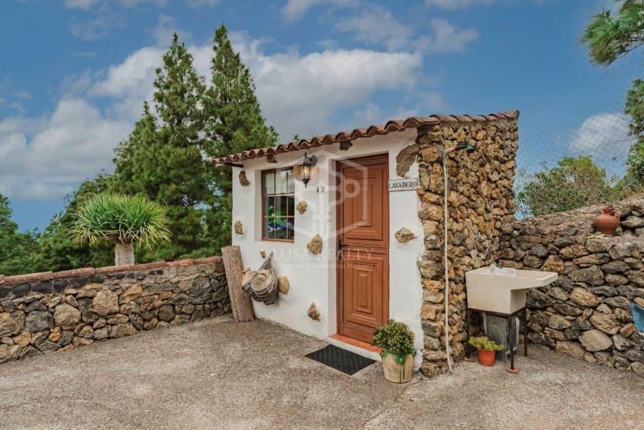 4 bedroom Villa for sale in Icod de los Vinos - € 950,000 (Ref: 9500336)