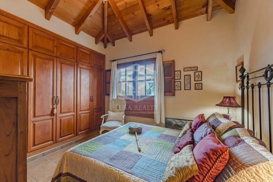 4 bedroom Villa for sale in Icod de los Vinos - € 950,000 (Ref: 9500336)