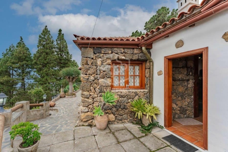 4 bedroom Villa for sale in Icod de los Vinos - € 950,000 (Ref: 9500336)