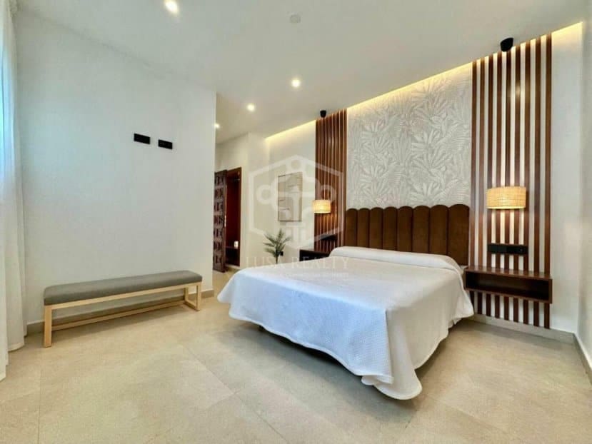 8 bedroom Villa for sale in Buenavista del Norte - € 3,700,000 (Ref: 9522823)