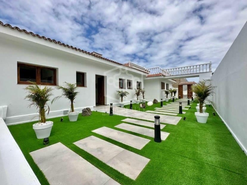 8 bedroom Villa for sale in Buenavista del Norte - € 3,700,000 (Ref: 9522823)