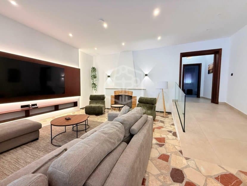 8 bedroom Villa for sale in Buenavista del Norte - € 3,700,000 (Ref: 9522823)