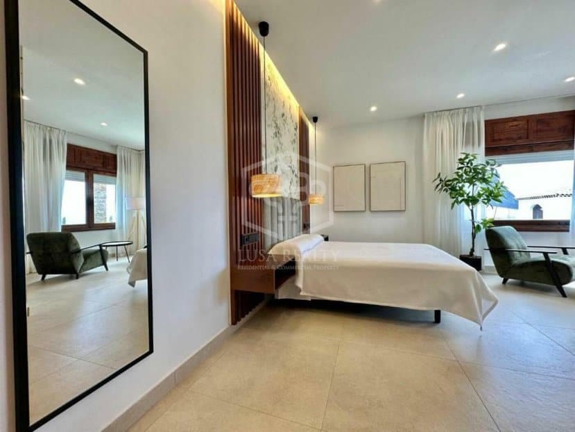 8 bedroom Villa for sale in Buenavista del Norte - € 3,700,000 (Ref: 9522823)