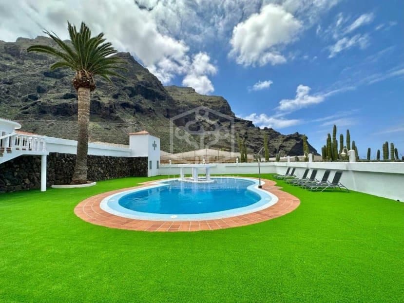 8 bedroom Villa for sale in Buenavista del Norte - € 3,700,000 (Ref: 9522823)