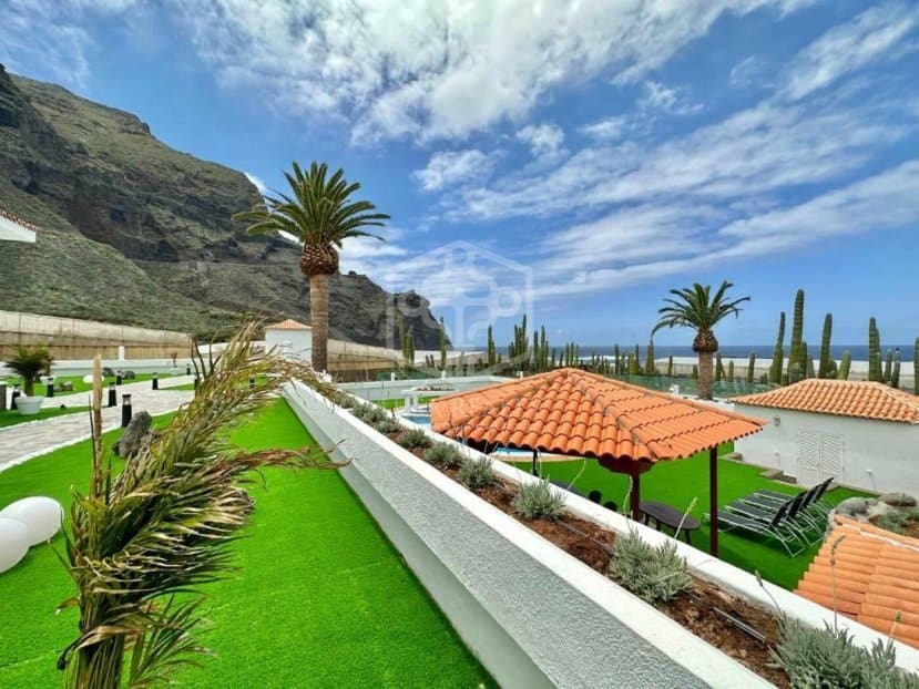 8 bedroom Villa for sale in Buenavista del Norte - € 3,700,000 (Ref: 9522823)