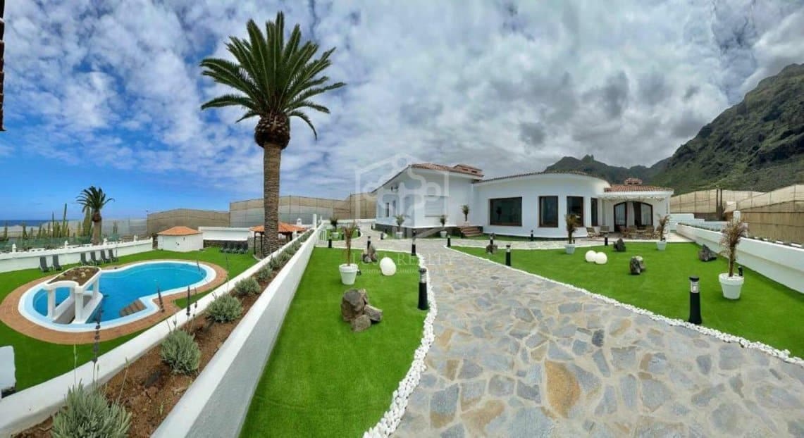 8 bedroom Villa for sale in Buenavista del Norte - € 3,700,000 (Ref: 9522823)