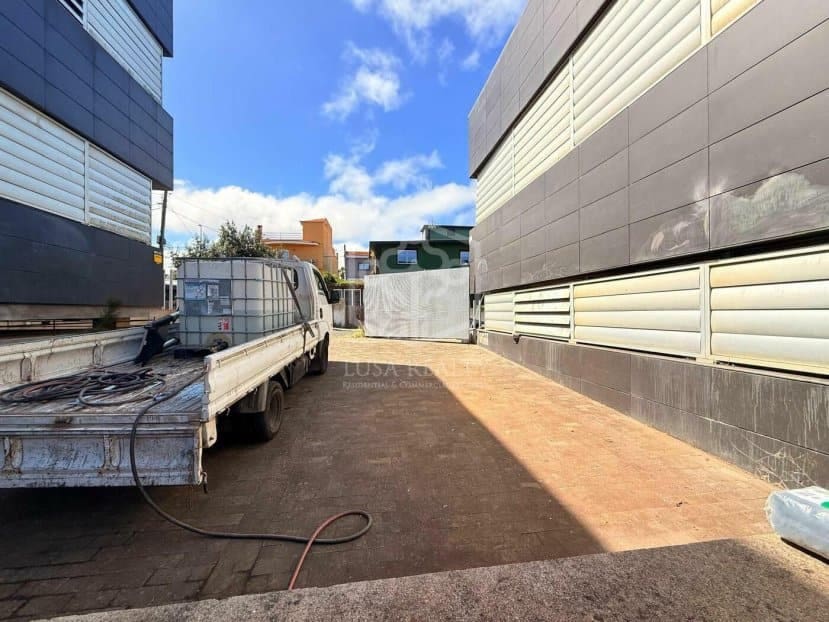 Commercial for sale in San Cristobal de La Laguna - € 4,400,000 (Ref: 9581394)