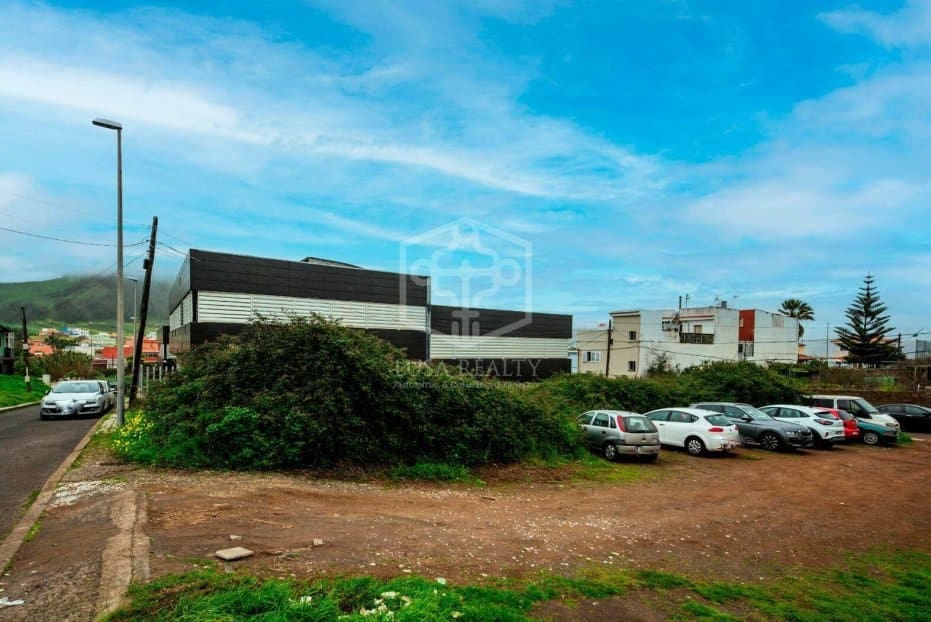 Commercial for sale in San Cristobal de La Laguna - € 4,400,000 (Ref: 9581394)
