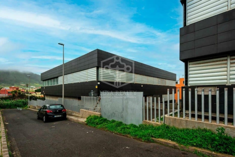 Commercial for sale in San Cristobal de La Laguna - € 4,400,000 (Ref: 9581394)