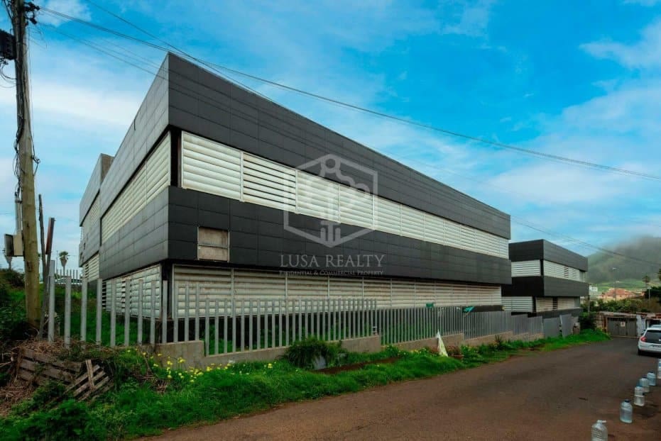 Commercial for sale in San Cristobal de La Laguna - € 4,400,000 (Ref: 9581394)