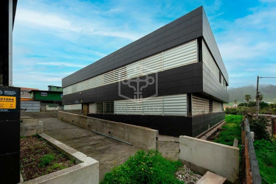 Commercial for sale in San Cristobal de La Laguna - € 4,400,000 (Ref: 9581394)