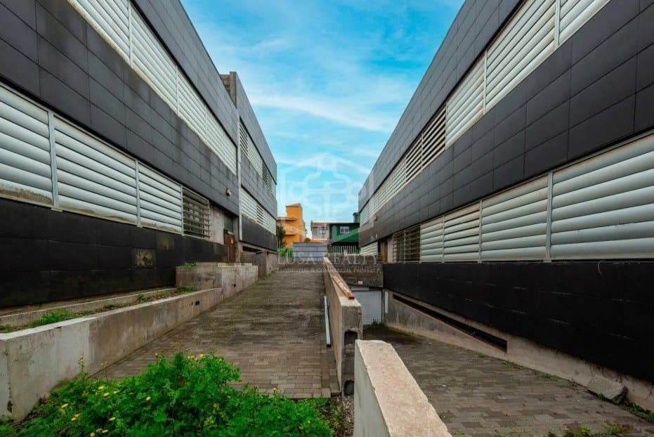 Commercial for sale in San Cristobal de La Laguna - € 4,400,000 (Ref: 9581394)