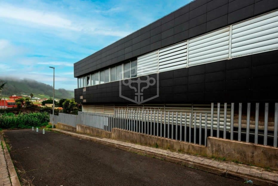 Commercial for sale in San Cristobal de La Laguna - € 4,400,000 (Ref: 9581394)