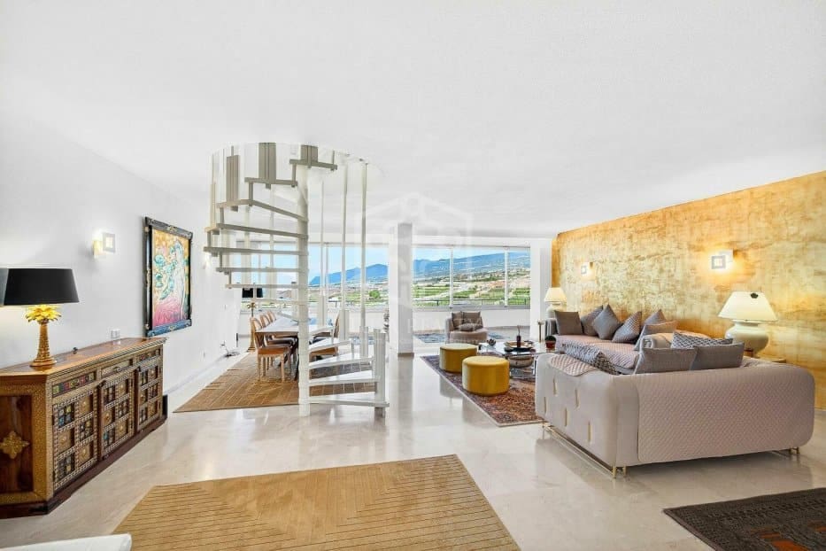 3 makuuhuone Huoneisto myytävänä paikassa Adeje - 1 050 000 € (Ref: 9604475)