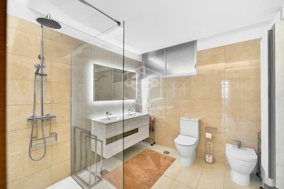 3 makuuhuone Huoneisto myytävänä paikassa Adeje - 1 050 000 € (Ref: 9604475)