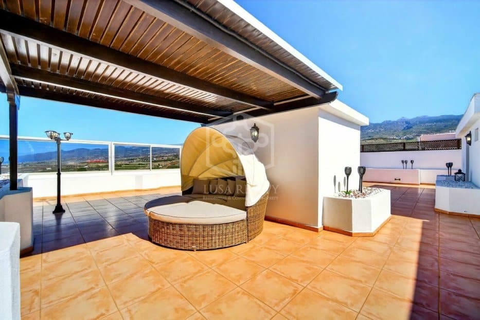 3 makuuhuone Huoneisto myytävänä paikassa Adeje - 1 050 000 € (Ref: 9604475)