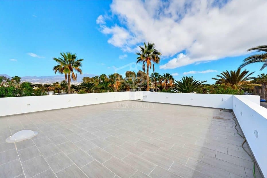 2 soveværelse Villa til salg i Arona - € 995.000 (Ref: 9604476)