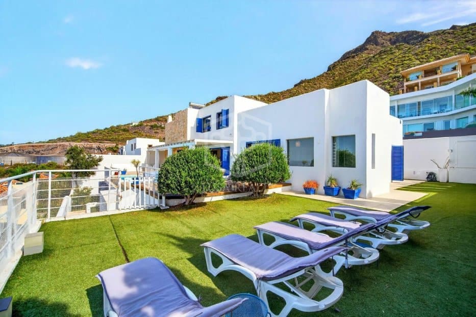 5 chambre Villa/Maison à vendre à Adeje avec piscine - 2 000 000 € (Ref: 9646759)