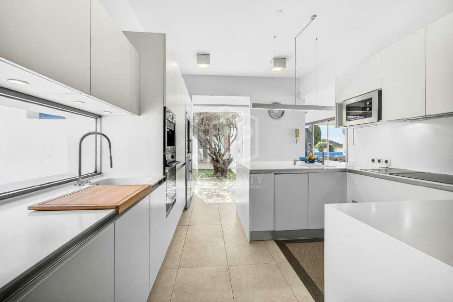 5 chambre Villa/Maison à vendre à Adeje avec piscine - 2 000 000 € (Ref: 9646759)