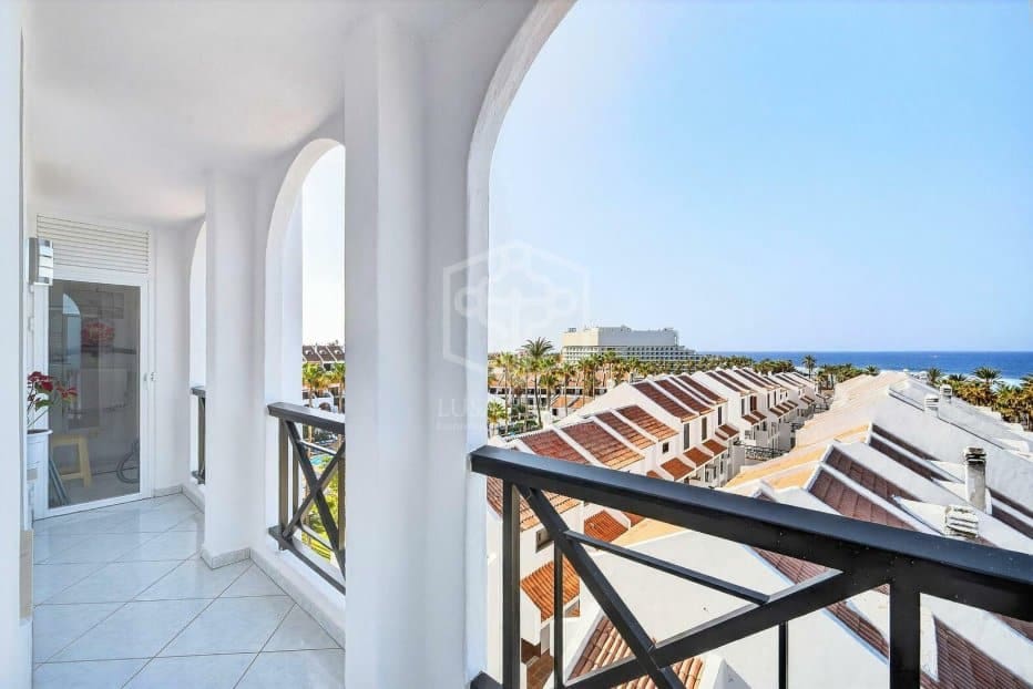 2 Zimmer Apartment zu verkaufen in Arona mit Pool - 735.000 € (Ref: 9646761)